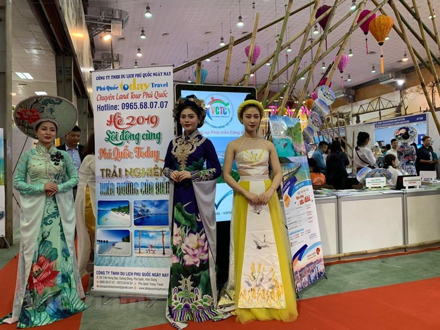 The VITM 2019 is the largest of its kind, attracting 720 businesses and tourism promotion agencies from 27 countries and territories worldwide as well as 47 Vietnamese cities and provinces (Photo: VNA)