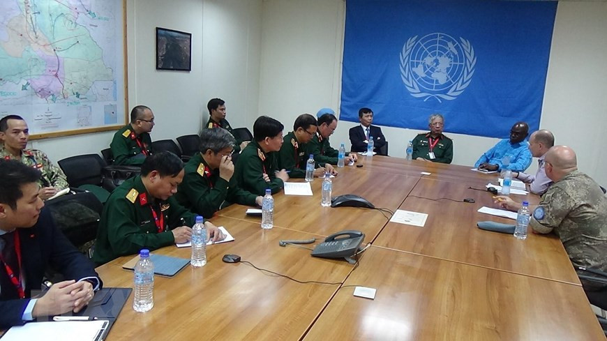Task force on Vietnam’s peace keeping mission work with Moustapha Soumaré, Deputy Special Representative for United Nations Mission in the Republic of South Sudan (Photo: VNA)