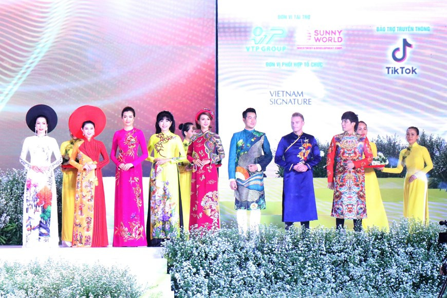 Influencers join models to perform catwalk in opening ceremony (Photo: VNA)