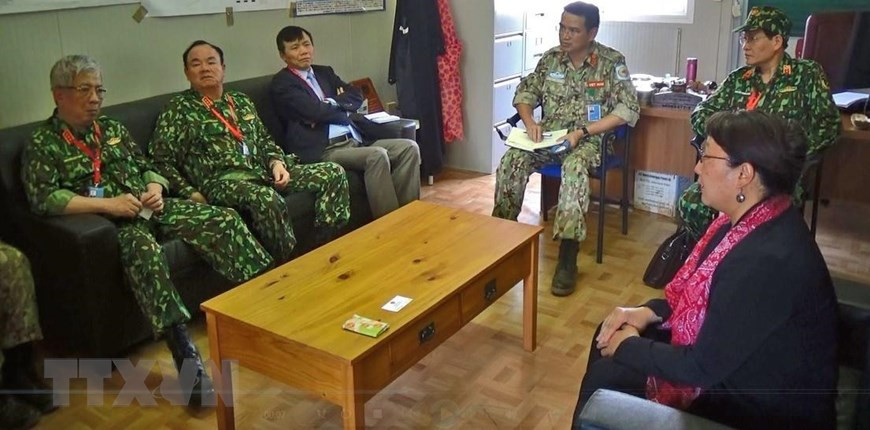 Task force on Vietnam’s peace keeping mission work with Horiko Hirahama, Bentiu Head of Field Office (Photo: VNA)