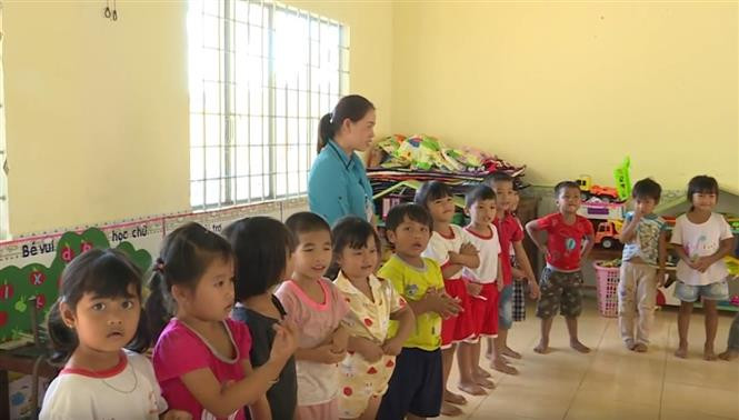 Teachers bring knowledge to kids (Photo: VNA)