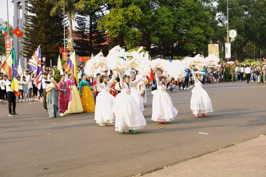 Carnival takes place in Buon Ma Thuot city, Dak Lak province as part of Buon Ma Thuot coffee festival (Photo: VNA)