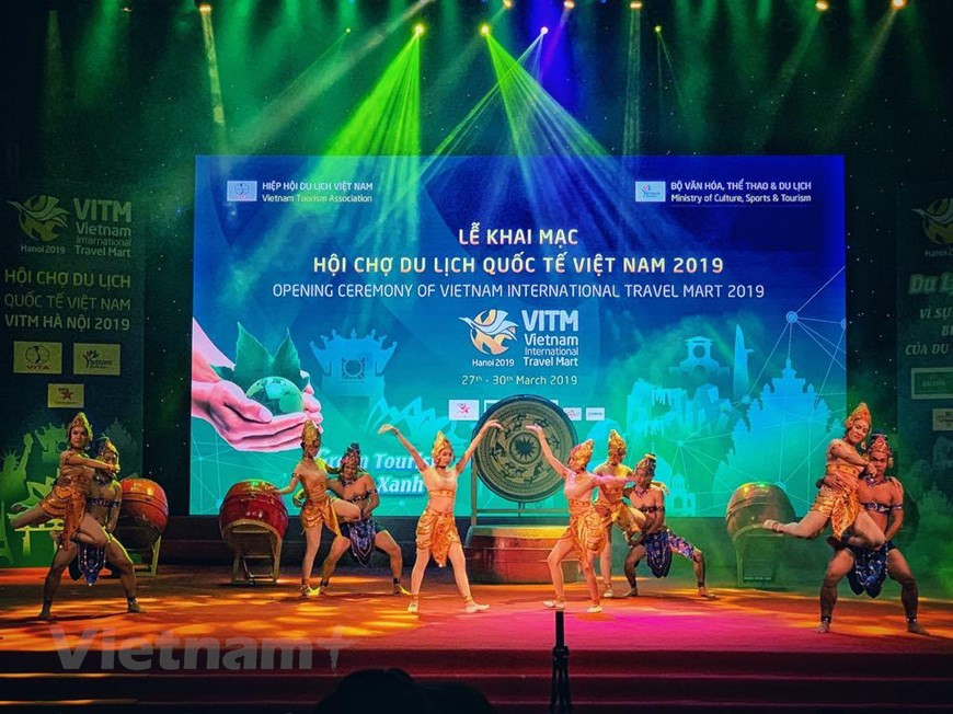 VITM opening ceremony took place on March 27 at the Cultural Friendship Palace in Hanoi, featuring various art performances (Photo: VNA)