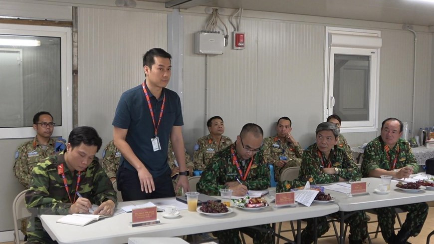 Task force have a working session with officers at field hospital and Vietnamese officers working at United Nations Mission in South Sudan (UNMISS) (Photo: VNA)
