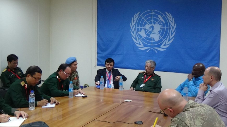 Task force on Vietnam’s peace keeping mission work with Moustapha Soumaré, Deputy Special Representative for United Nations Mission in the Republic of South Sudan (Photo: VNA)