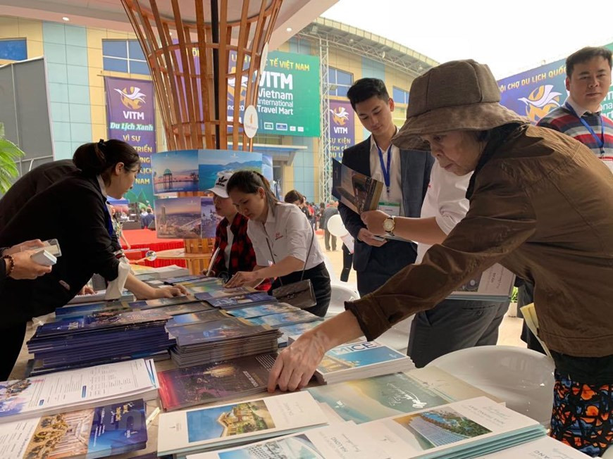 Some 40,000 air tickets and over 18,000 tour packages are on sale at the event (Photo: VNA)