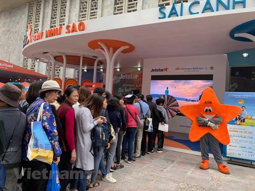 Some 40,000 air tickets and over 18,000 tour packages are on sale at the event (Photo: VNA)