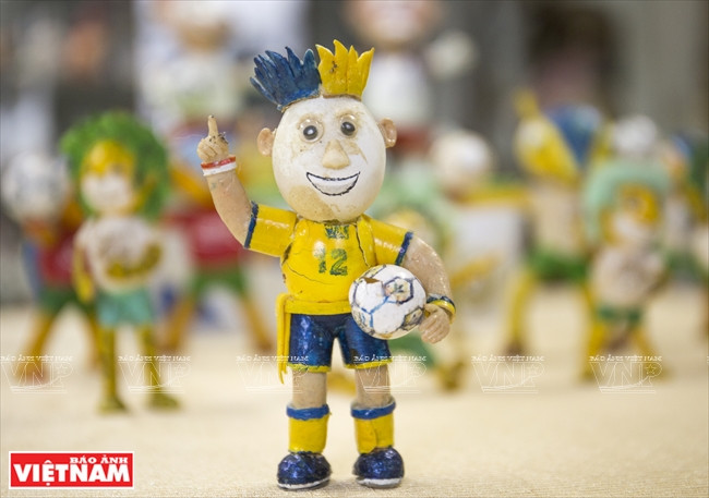 Tam also has models of Brazilian footballers in his collection (Photo: VNA) 