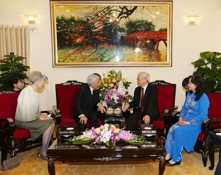 Party General Secretary Nguyen Phu Trong and his spouse meet Japanese Emperor Akihito and Empress Michiko during the Japanese royal family’s official visit to Vietnam, March 3, 2017. (Photo: VNA) 