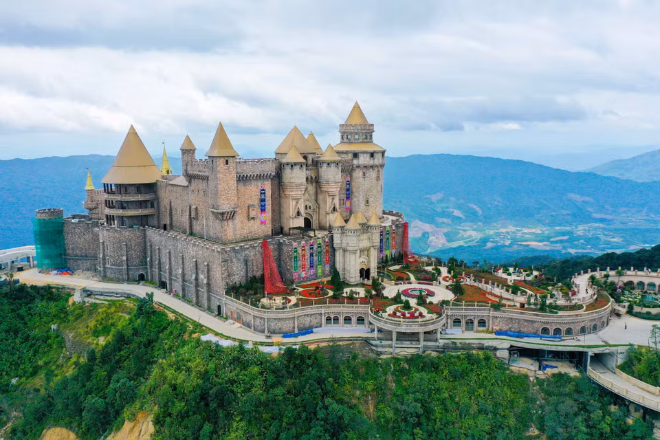 Flower gardens and castles create a unique beauty at Sun World Ba Na Hills. (Photo: VNA)