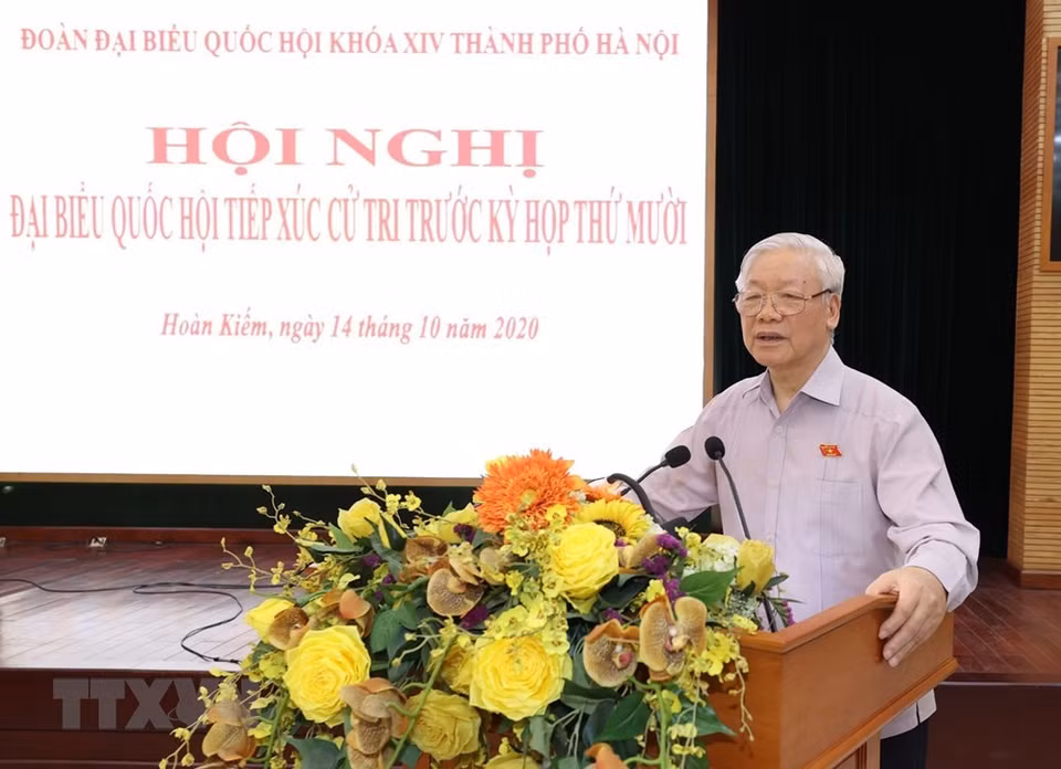 Party General Secretary and President Nguyen Phu Trong delivers a speech at the meeting with voters in Hanoi’s Ba Dinh, Tay Ho and Hoan Kiem districts (Photo: VNA)