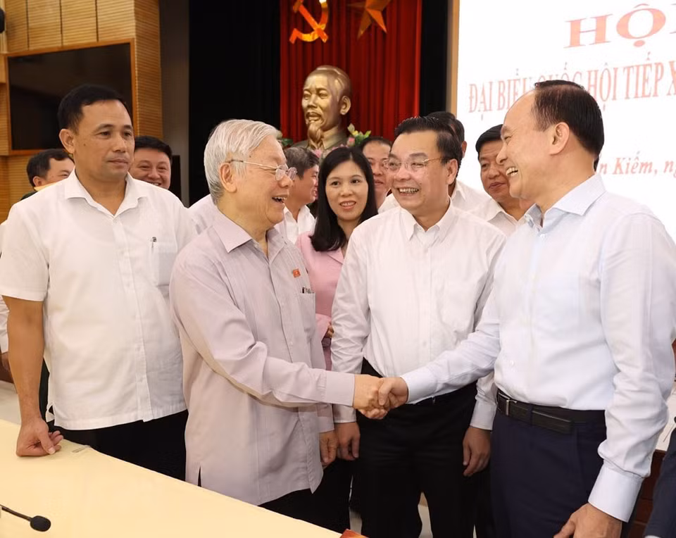 Party General Secretary and President Nguyen Phu Trong meets with voters in Hanoi’s Ba Dinh, Tay Ho and Hoan Kiem districts (Photo: VNA)