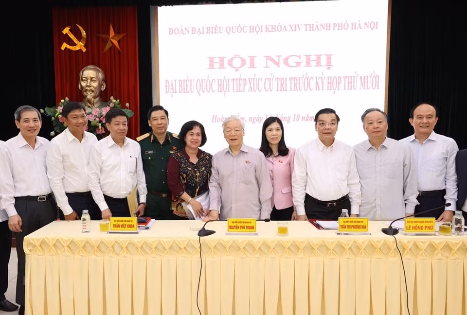 Party General Secretary and President Nguyen Phu Trong meets with voters in Hanoi’s Ba Dinh, Tay Ho and Hoan Kiem districts (Photo: VNA)