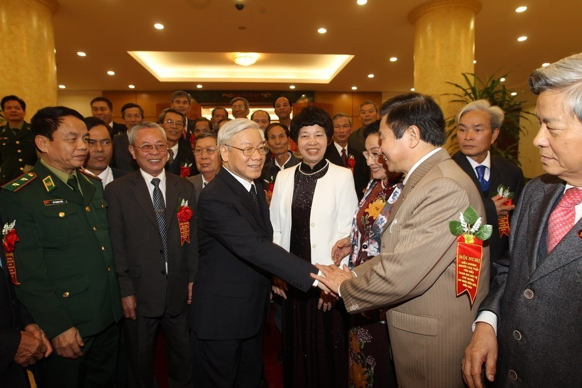 Party General Secretary Nguyen Phu Trong meets elders with outstanding contribution to the protection of national sovereignty and seas and islands security, 2013 (Photo: VNA)