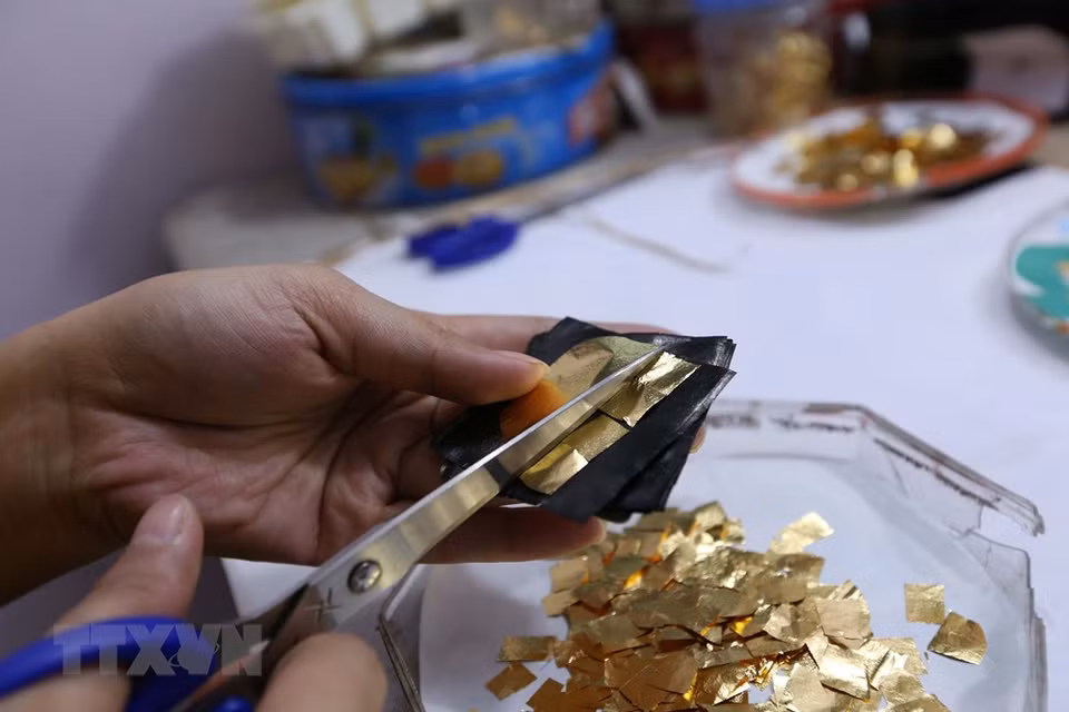 Gold leave making is a sophisticated work which requires consummate skill and patience as artisans need to complete eight major steps with dozens of small tasks (Photo: Tran Viet/VNA)