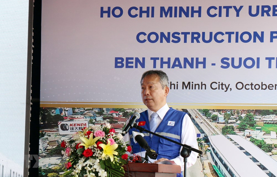 Japanese Ambassador to Vietnam Yamada Takio expresses a belief that the project will contribute to improving traffic conditions in the city, helping to speed up socio-economic recovery after the pandemic (Photo: VNA)
