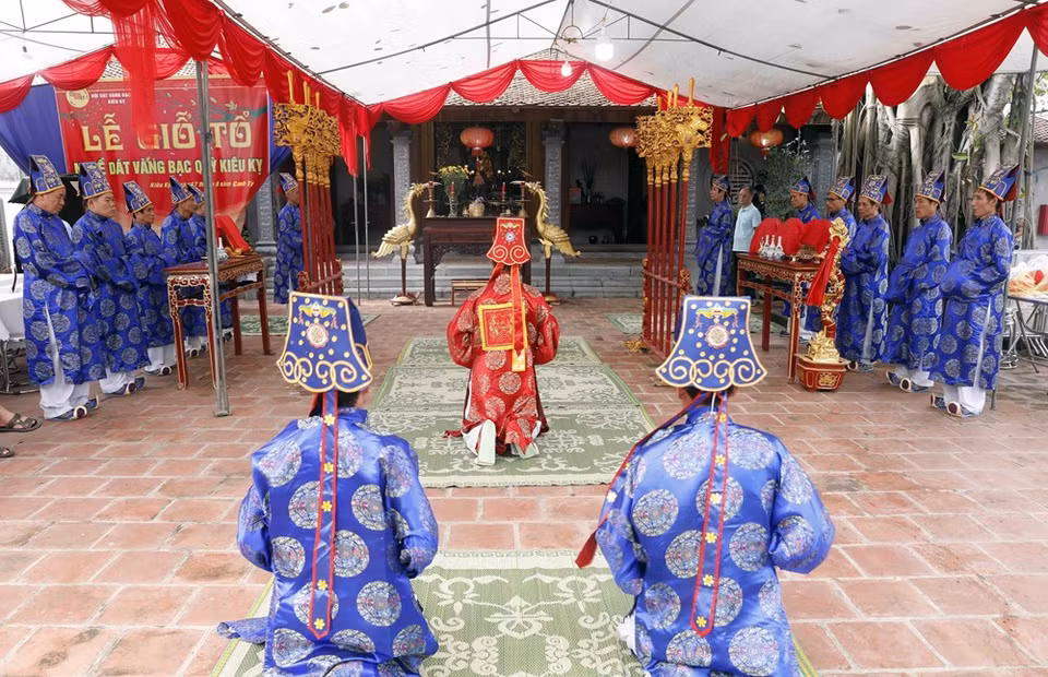 Kieu Ky people built a temple dedicated to Nguyen Quy Tri to show their gratitude to the ancestor of the craft (Photo: Tran Viet/VNA)