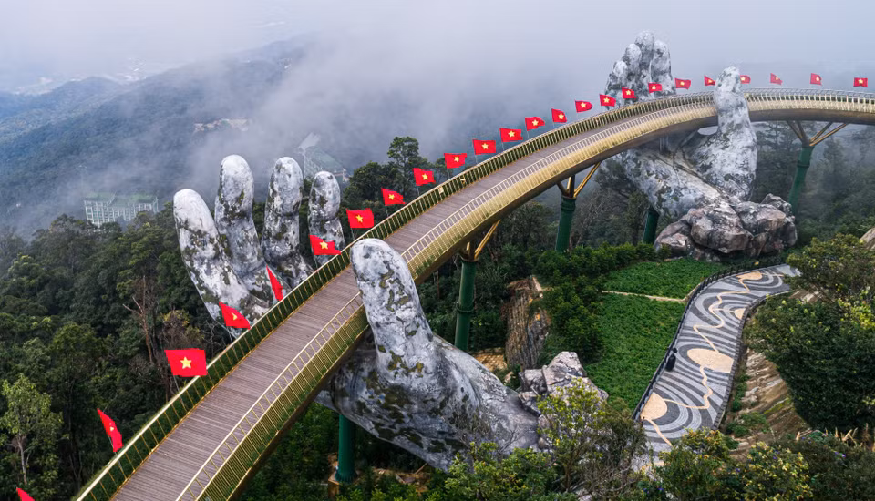 The Golden Bridge is found inside the Ba Na Hills entertainment - tourism complex. It was built at a height of 1,400 meters above sea level and stretches some 150 metres in length. The name “Golden Bridge” comes from its gilded railing frame. More than just a piece of architecture, Golden Bridge has become a new symbol of Da Nang’s tourism sector since opening in June 2018 (Photo: VNA)