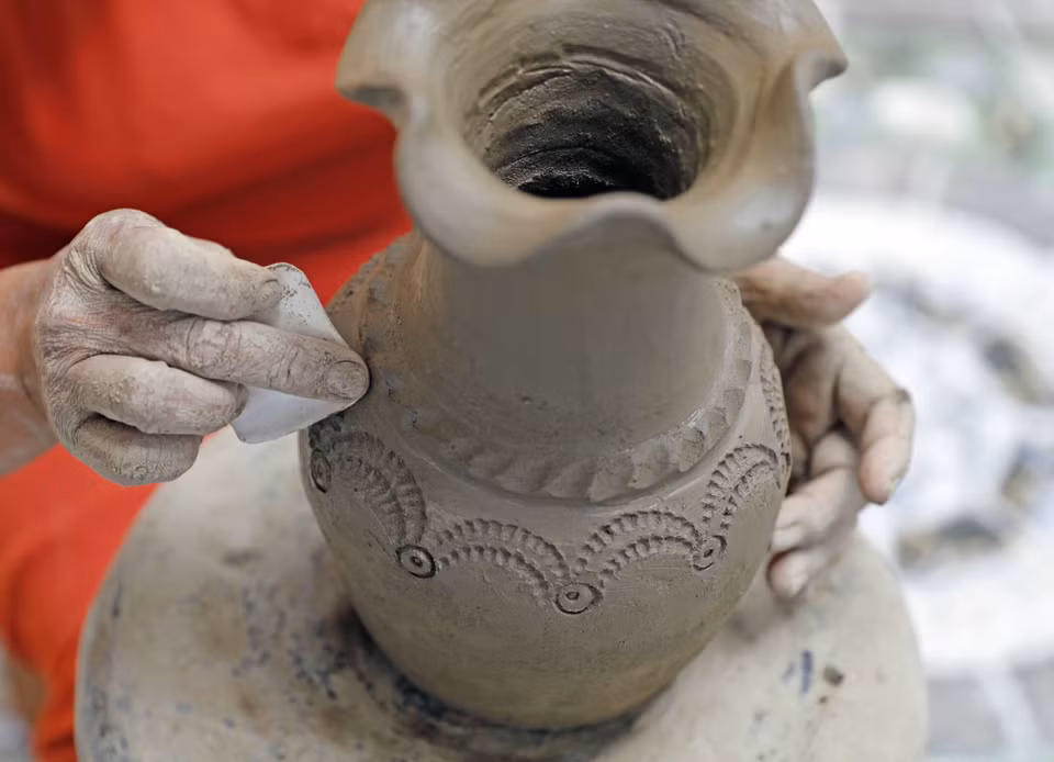 Decorative patterns on Bau Truc ceramic products. (Photo: VNA)