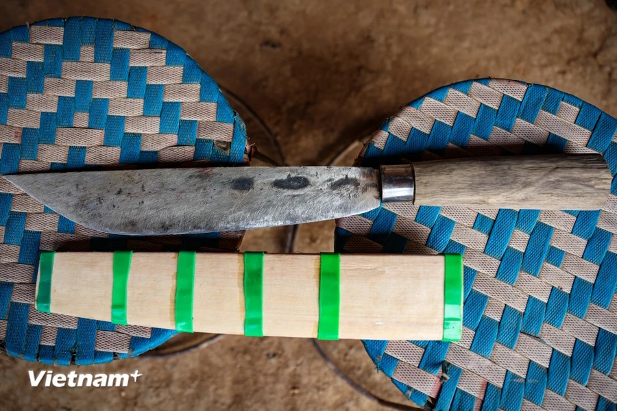 The finished knives of the Hmong ethnic group from Muong Phang are a testament to their craftsmanship. (Photo: Hoai Nam/Vietnam+)