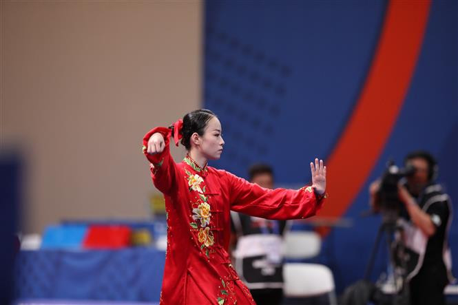 Tran Thi Minh Huyen earns a bronze medal in the women’s Taijijian (Photo: VNA)