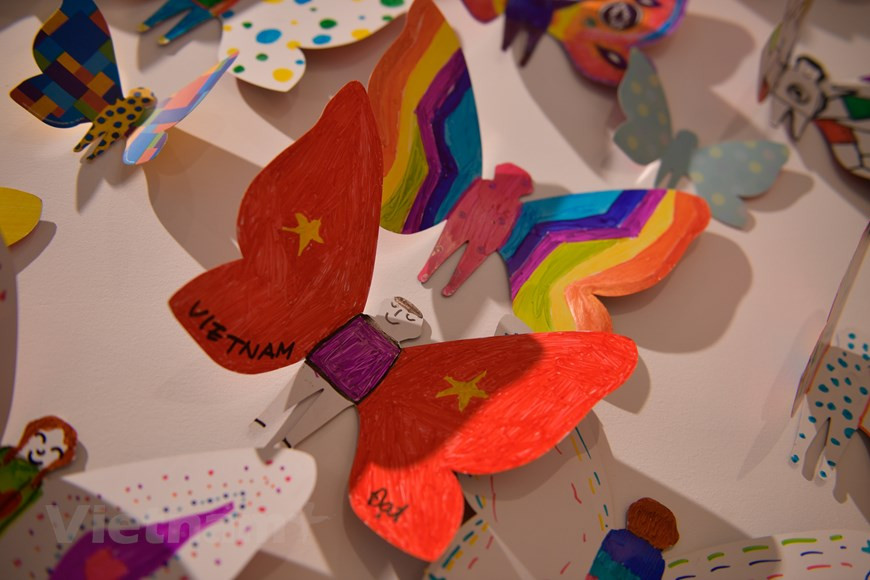 Installation work by a Vietnamese participant in Ahn Yun Mo’s project (Photo: Vietnam+)