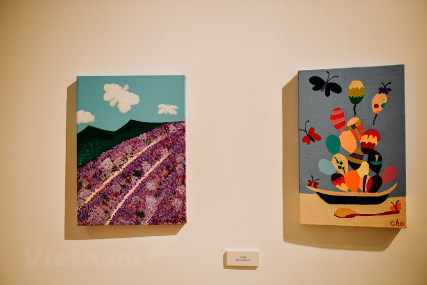 On each wall the butterflies look like small person with two wings, flying together in one direction (Photo: Vietnam+)