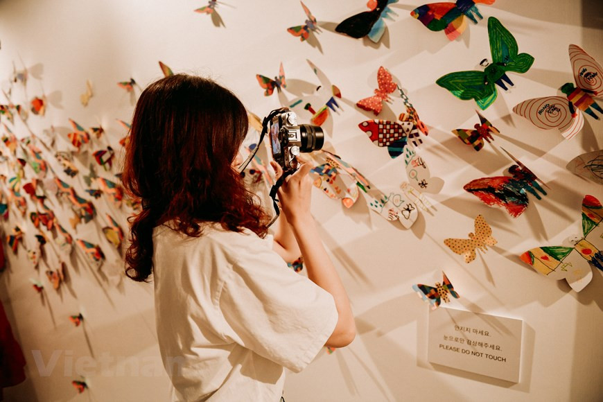 The exhibition’s eye-catching design makes it a favourite check-in venue of youngsters (Photo: Vietnam+)