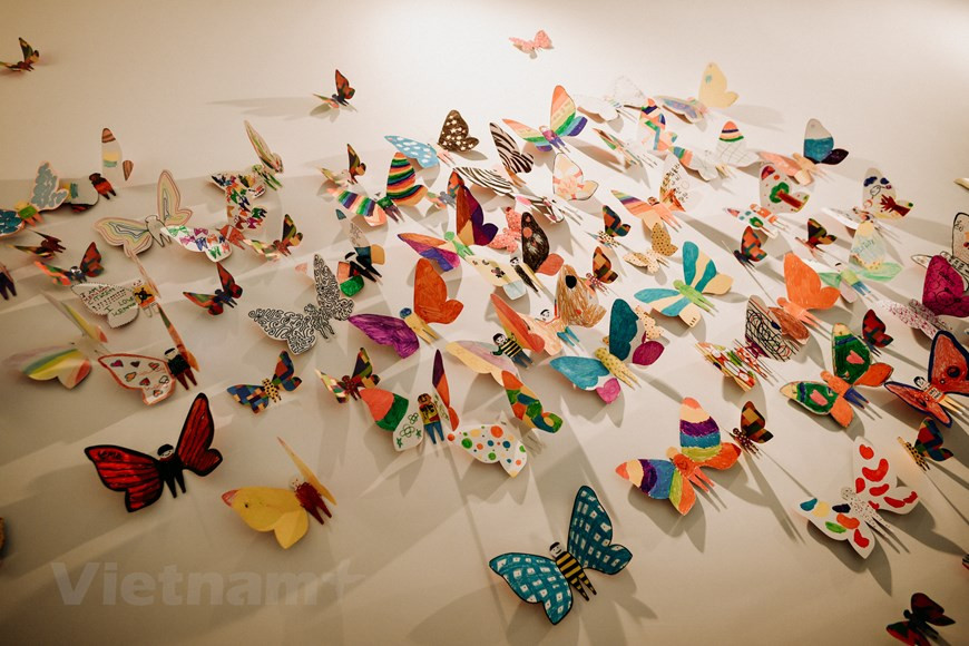 Ahn Yun Mo’s international project “Turning into Butterflies” was held at UN headquarters in Brussels (Belgium), New York Museum of Modern Art (USA), and many other museums, exhibition spaces, famous places in major cities &amp; countries such as Brussels (Belgium), Bali, Jakarta (Indonesia), The Republic of Korea, Ethiopia, Thailand, Beijing (China), Nairobi (Kenya), Paris (France), etc. (Photo: Vietnam+)