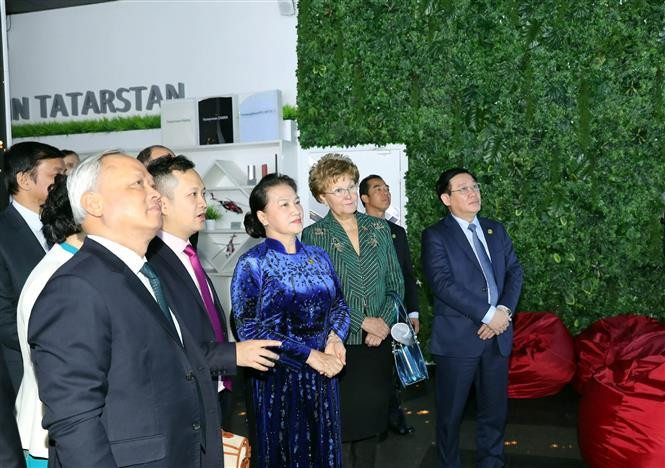 National Assembly Chairwoman Nguyen Thi Kim Ngan visits Investment Promotion Agency of the Tatarstan Democratic (Russia Federation) in Kazan city, December 8 (Photo: VNA)