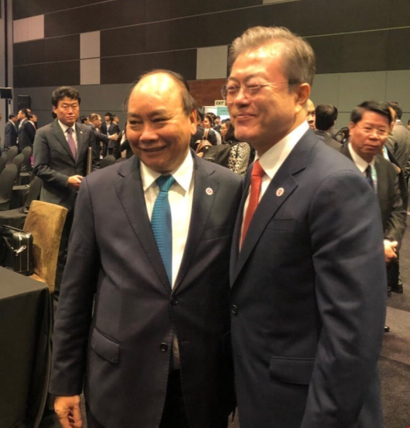 PM Nguyen Xuan Phuc and President of the Republic of Korea Moon Jae-in (Photo: VNA)