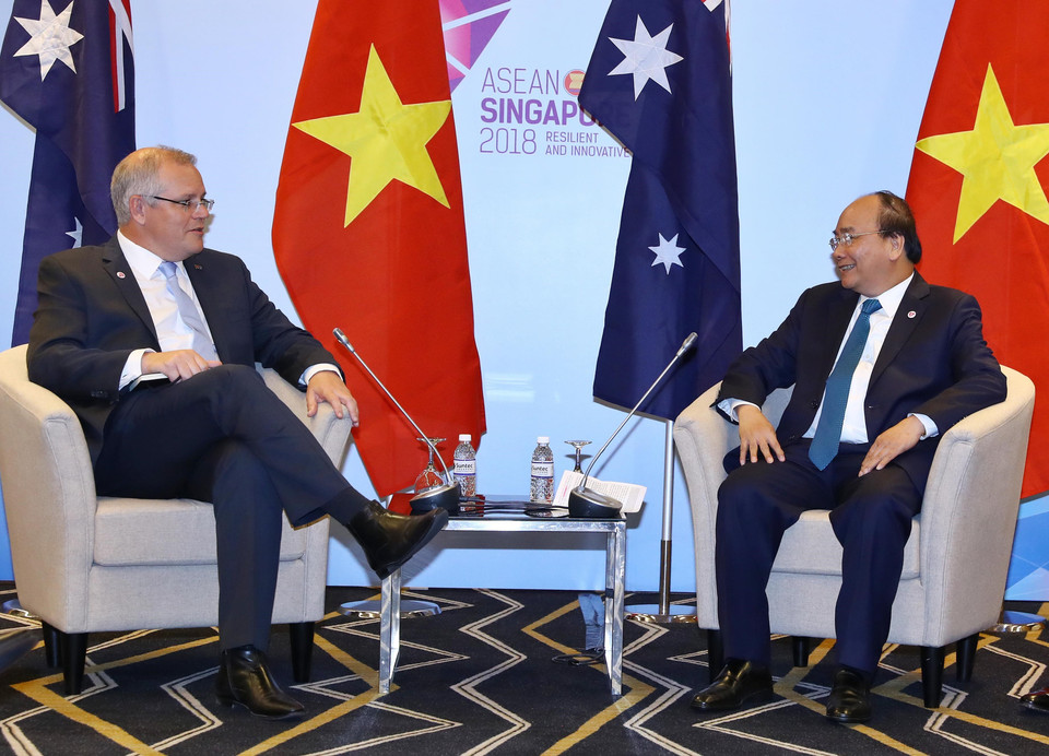 The meeting between PM Nguyen Xuan Phuc and Australian PM Scott Morrison in Singapore on November 14 (Photo: VNA)