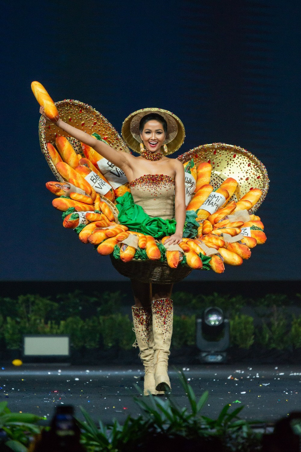 This is the first time a Vietnamese food has been inspired to become the design concept of the national costume (Photo: Organising board)