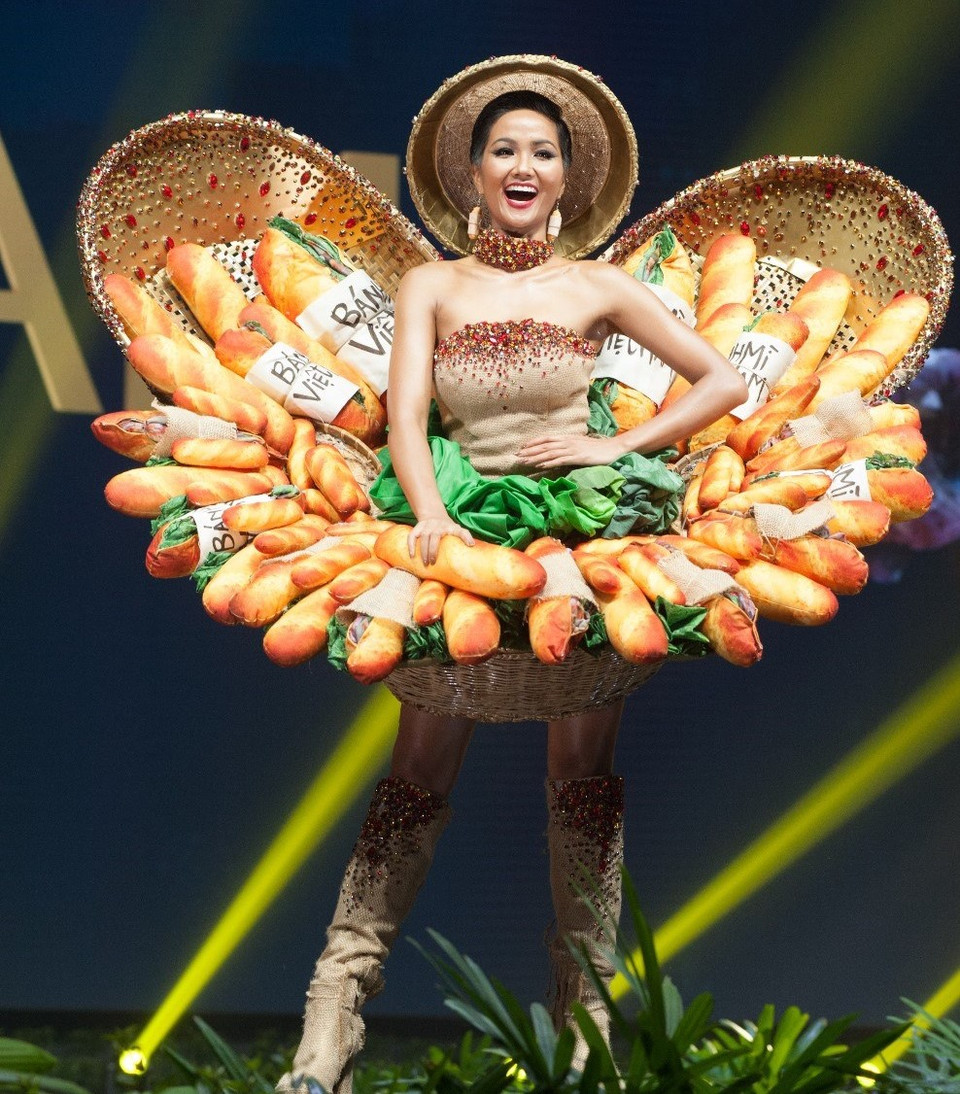 The dress was selected as one of the 15 best outfits by Global Beauties (Photo: Organising board)