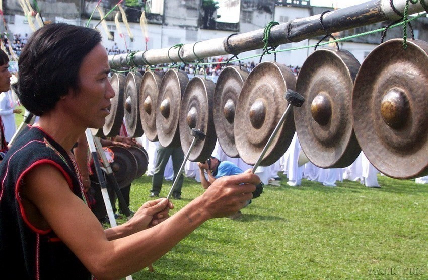 The Central Highlands’ gong cultural space is listed by UNESCO as a Masterpiece of Oral and Intangible Cultural Heritage of Humanity in 2005 and appears on the Representative List of Intangible Cultural Heritage of Humanity in 2008. (Photo: VNA)