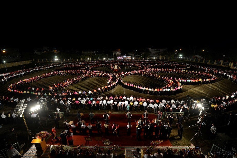 Vietnam’s largest ancient “Xoe” performance, “Xoe Thai”, is recognised by UNESCO this year as a Representative of Intangible Cultural Heritage of Humanity. (Photo: VNA)