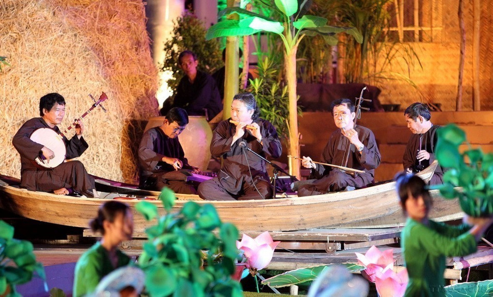 “Don ca tai tu” music is a typical folk art form from Vietnam’s southern region and in 2013, it is added to the Representative List of Intangible Cultural Heritage of Humanity. (Photo: VNA)