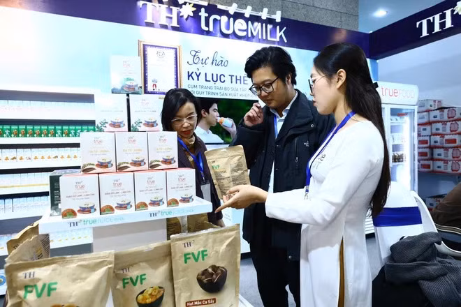 Ingredients of the products are meticulously selected in accordance with a set of high standards. It is easy to trace their origin so as to ensure the quality of the products which are rich in nutrients, good for health, and completely natural while having no preservatives. (Photo: VietnamPlus)