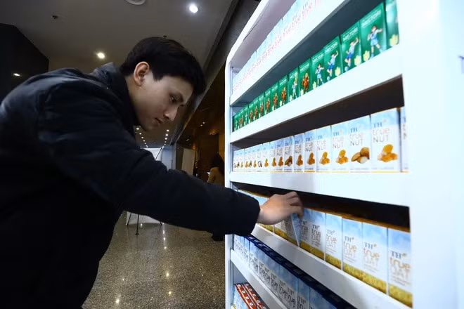 More than 40,000 TH items showcased at the event, with renowned brands of TH true MILK, TH true NUT, TH true JUICE, and TH true CHOCOMALT MISTORI. They are the products that mark a milestone in the group’s journey of health care for the Vietnamese people. (Photo: VietnamPlus)