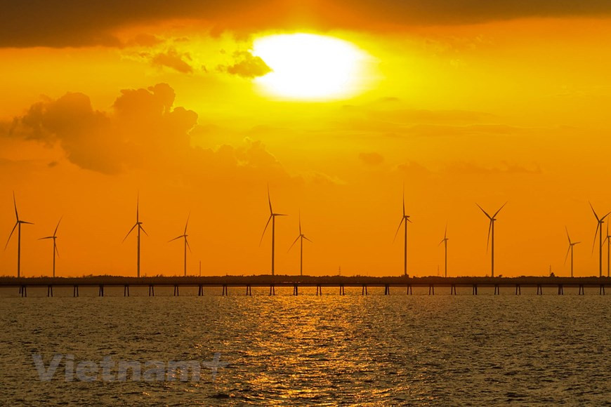 Visitors with longer stay can take a stroll along the bridges facing the sea and offering a closer view of the wind turbines. (Photo: VNA)