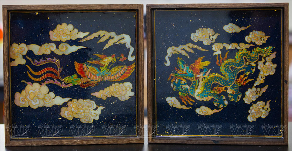 The “Tranh Rong” (Dragon) art work is made with the sophisticated “Hoa kim sa” technique. (Photo: VNP/VNA)