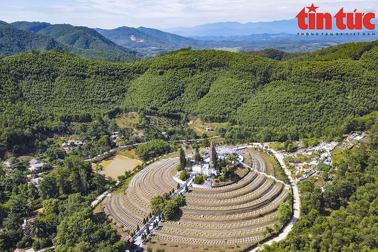 The Nam National Martyrs Cemetery, where the remains of 1,208 martyrs are being kept. (Photo: Tin Tuc Newspaper/VNA)