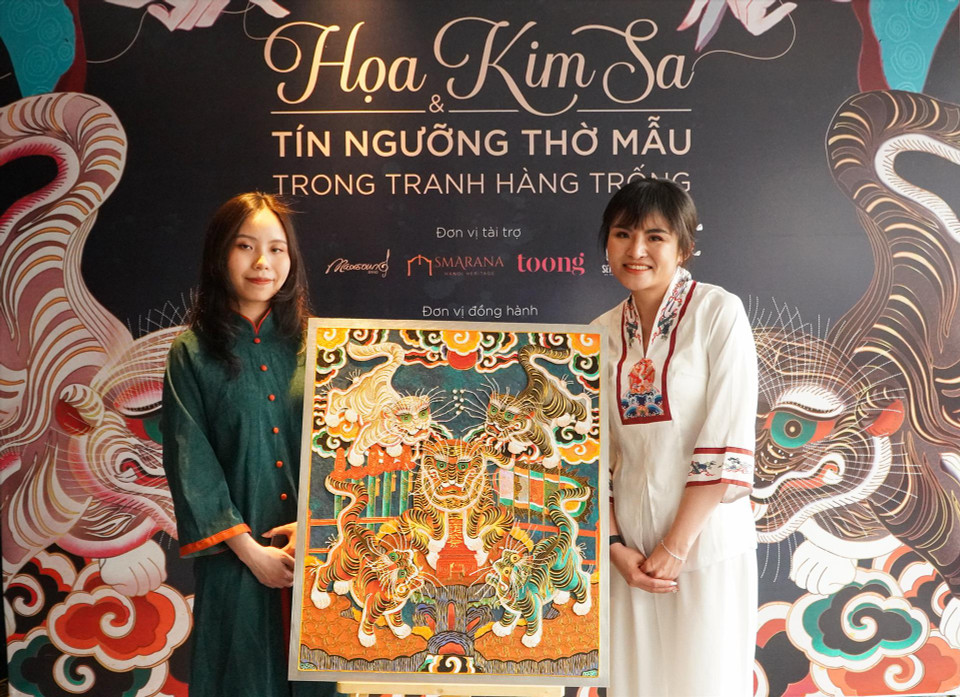 Hoa Gam introduces its version of the “Ngu Ho” (Five Tigers) art work from the Hang Trong folk painting genre. The image is created using the “Hoa kim sa” technique. (Photo: VNP/VNA)
