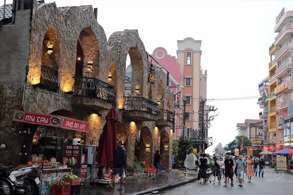 Uniquely-designed restaurants and cafés in Tam Dao. (Photo: VNP/VNA)
