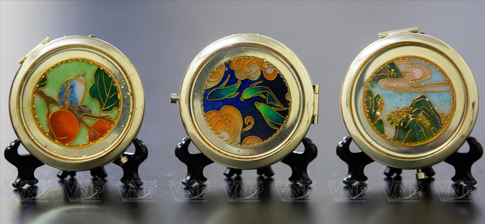Coasters are created in a range of eye-catching designs and patterns. (Photo: VNP/VNA)