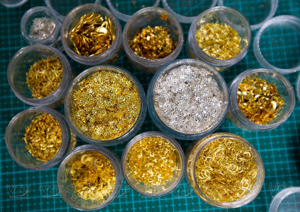 Materials are used to create different textures. (Photo: VNP/VNA)