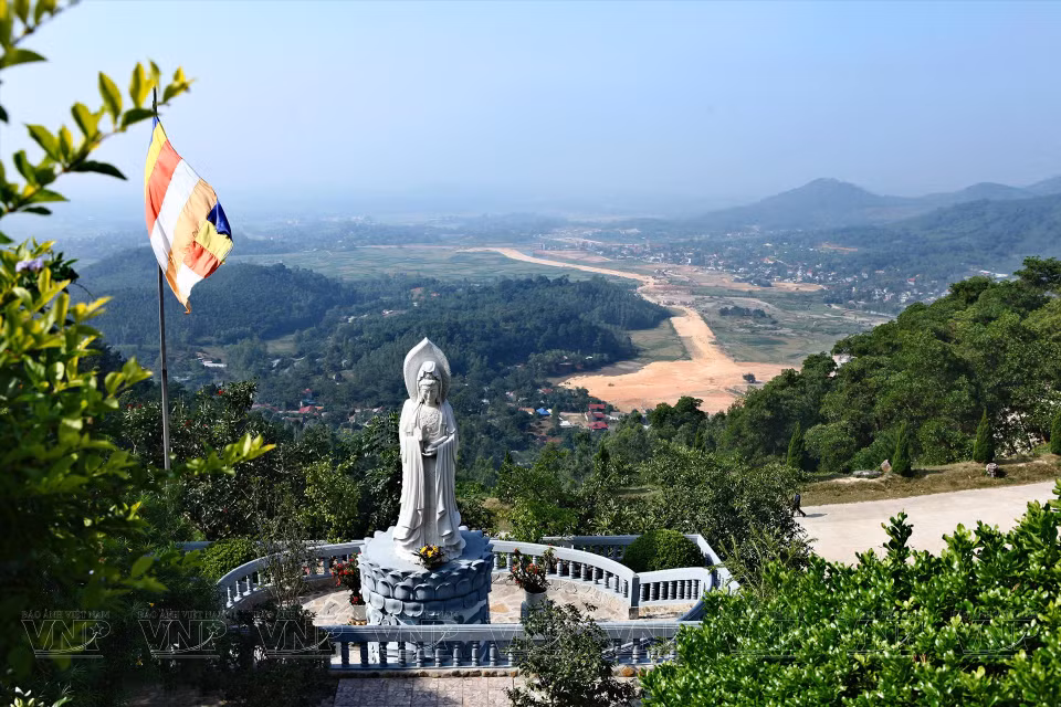 Truc Lam Tay Thien is one of the three largest Zen monasteries in Vietnam, built next to the ancient Tay Thien relic site. (Photo: VNP/VNA)