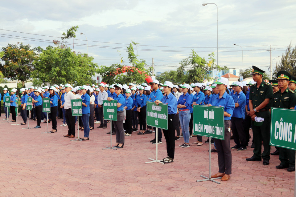 Members of the Ho Chi Minh Communist Youth Union in Ninh Thuan province attended an event marking the World Environment Day on June 5 (Photo: VNA)