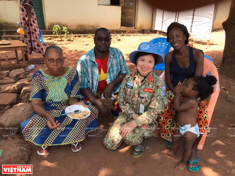 Lieutenant Colonel Nguyen Thi Lien has become a symbol of a messenger of peace. (Photo: Department of Peacekeeping Operations)