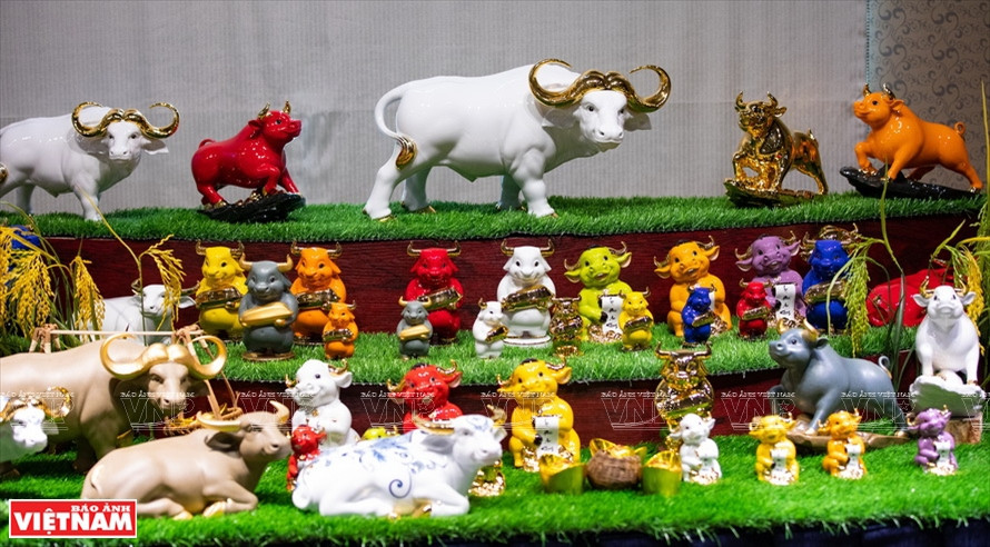A collection of Minh Long ceramic buffalo figurines (Photo: VNA)